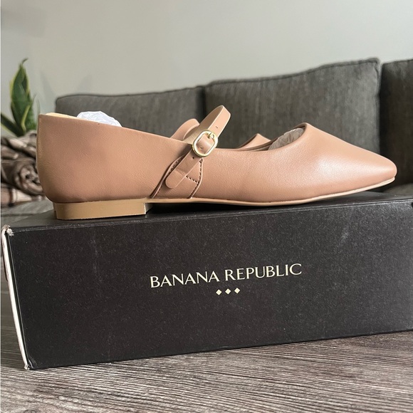 Banana Republic Women's Tan Ballet Flats - Picture 5 of 5